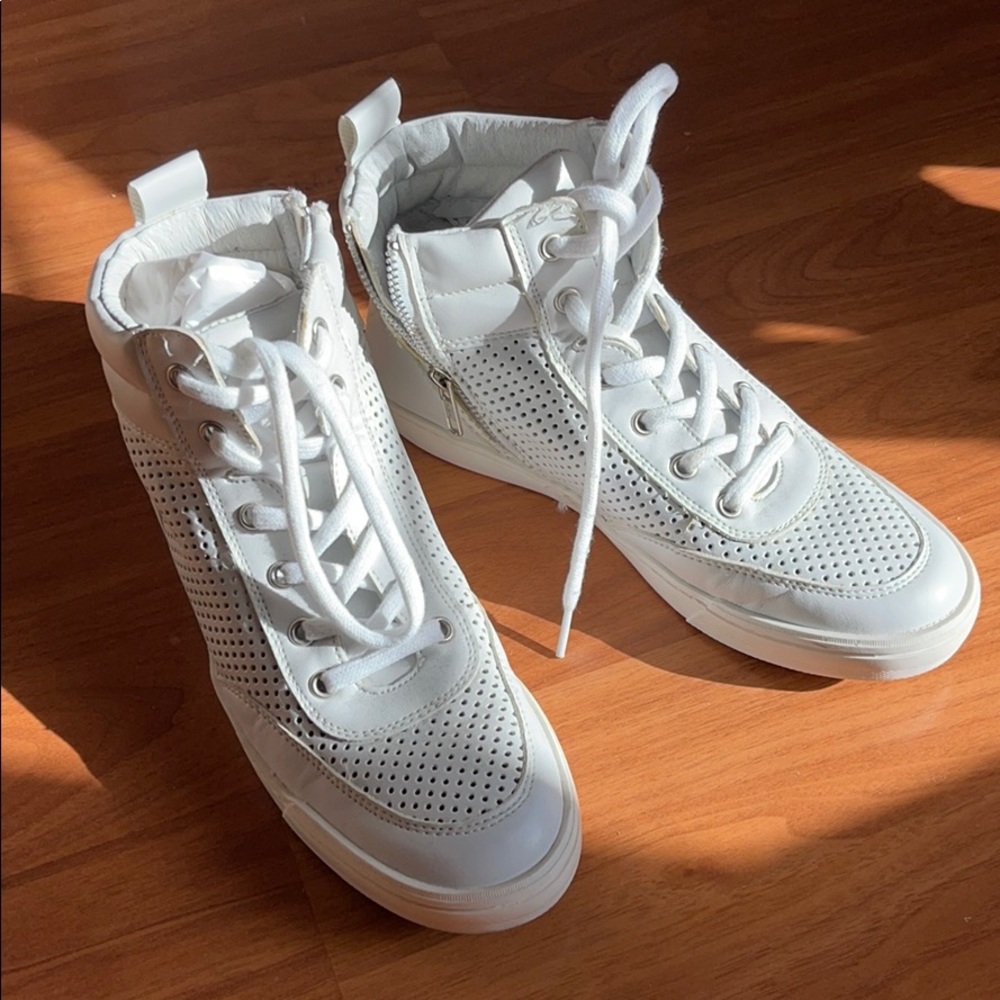 Steve Madden sneaker